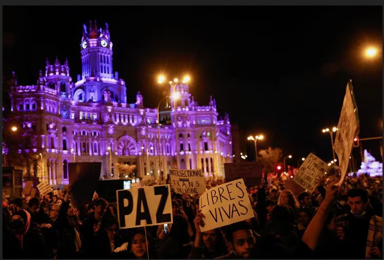 Las mujeres se movilizan por sus derechos amenazados en todo el mundo ...